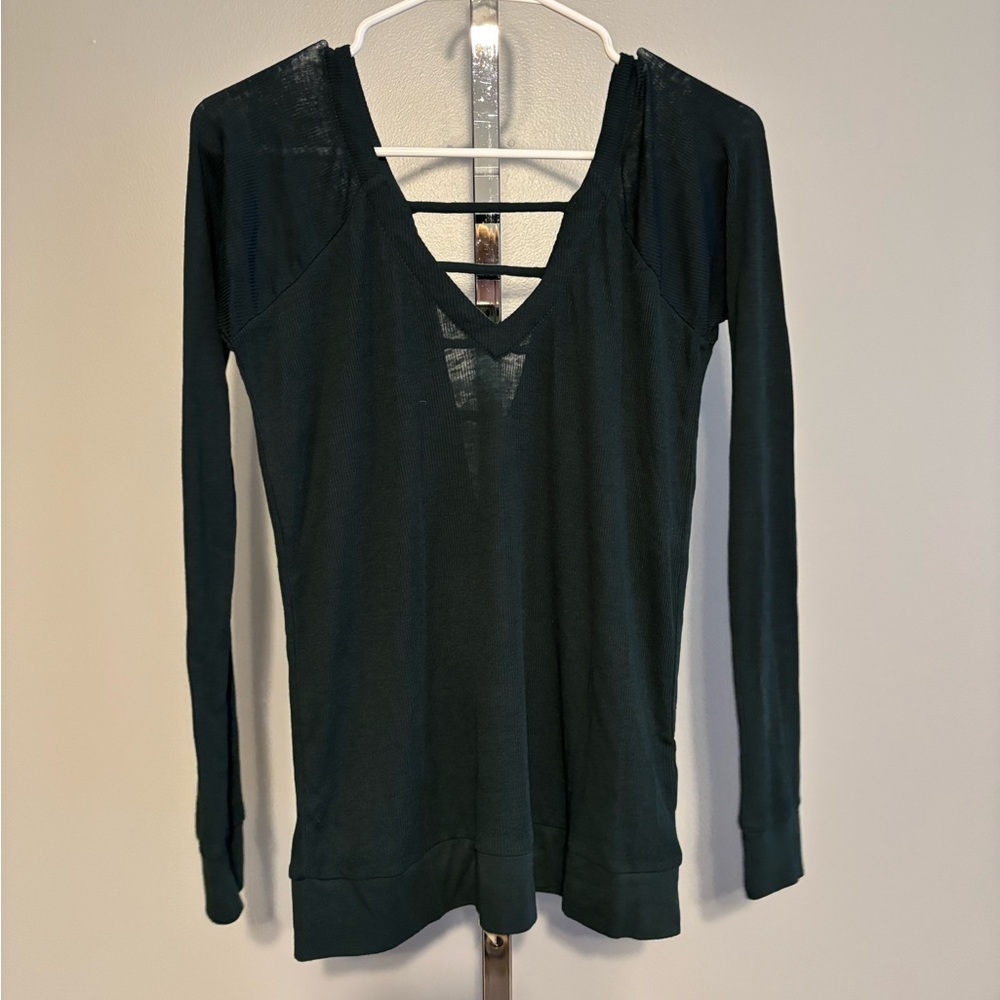 Chaser Long Sleeve top thermal lightweight  Yosemite/blue/green NWT Med V neck‎